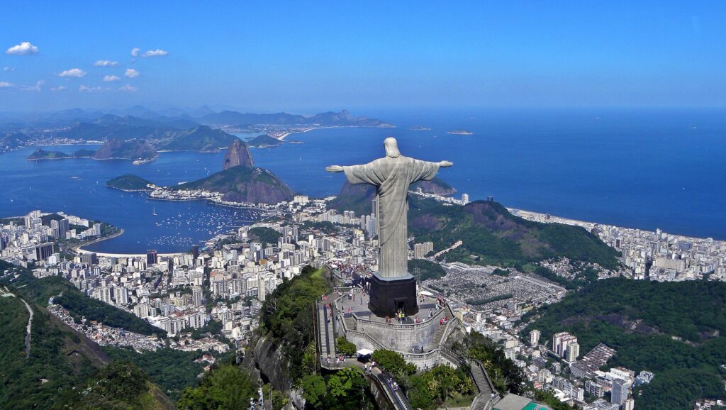Статуя Христа-Искупителя в Рио-де-Жанейро на горе Корковаду