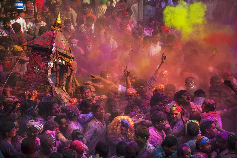 Холи (хинди होली), также известный как Пхагвах (или Бходжпури) и Фестиваль красок — ежегодный индуистский фестиваль весны