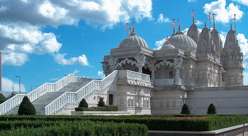 Шри Сваминараян Мандир в Лондоне — крупнейший индуистский храм в Европе