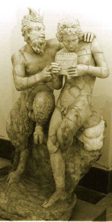 Пан обучает Дафниса. Римская скульптура, копия греческого оригинала.