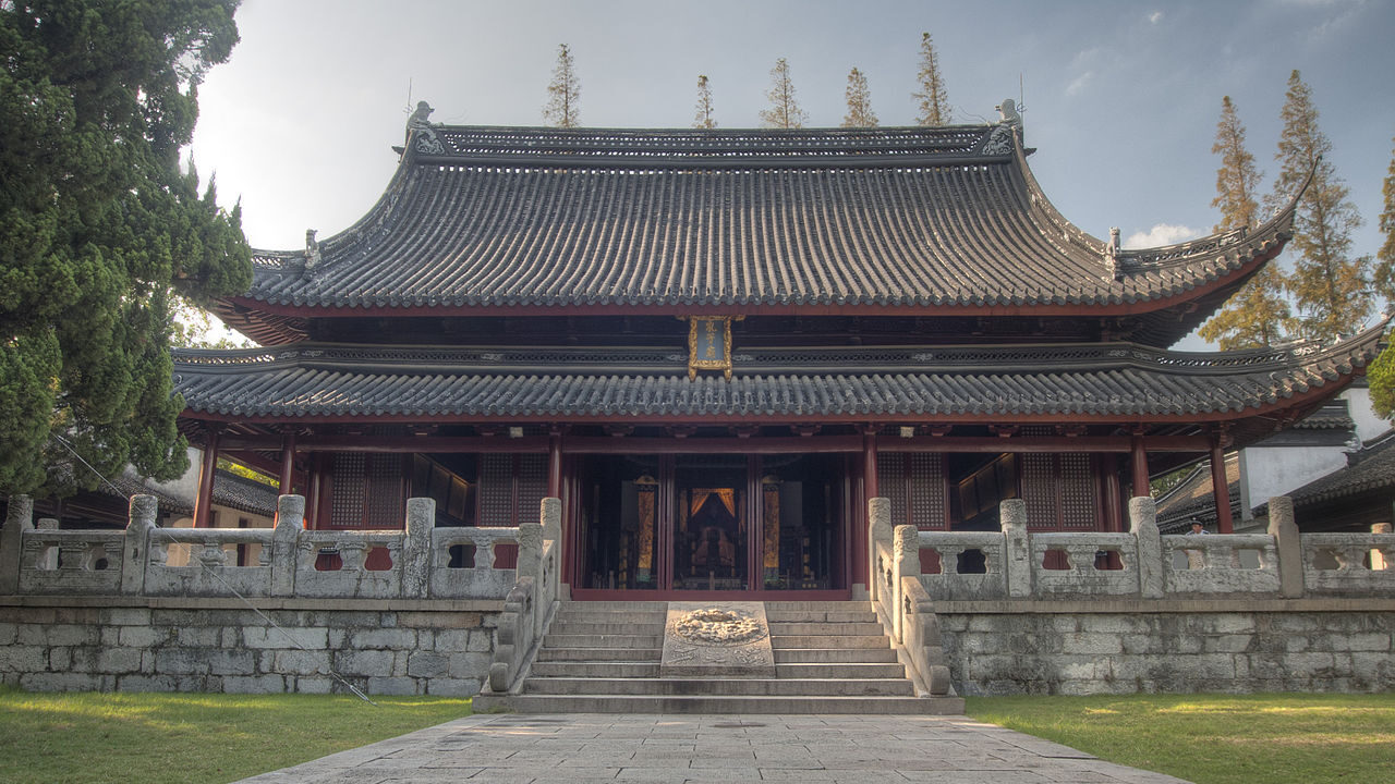 Храм Конфуция в Цзядине, ныне пригороде Шанхая. В храме Конфуция Цзядин в настоящее время работает музей, посвященный императорскому экзамену, который раньше проводился в храмах.