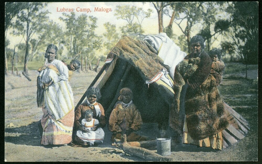 Историческое изображение женщин и детей аборигенов Австралии, Малога, Новый Южный Уэльс, около 1900 года (в европейской одежде)