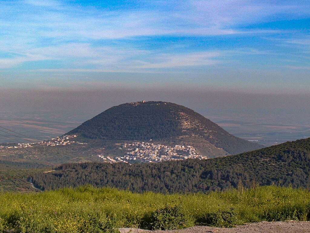 Гора Фавор - место, где произошло Преображение Господне. Вид со стороны Назарета